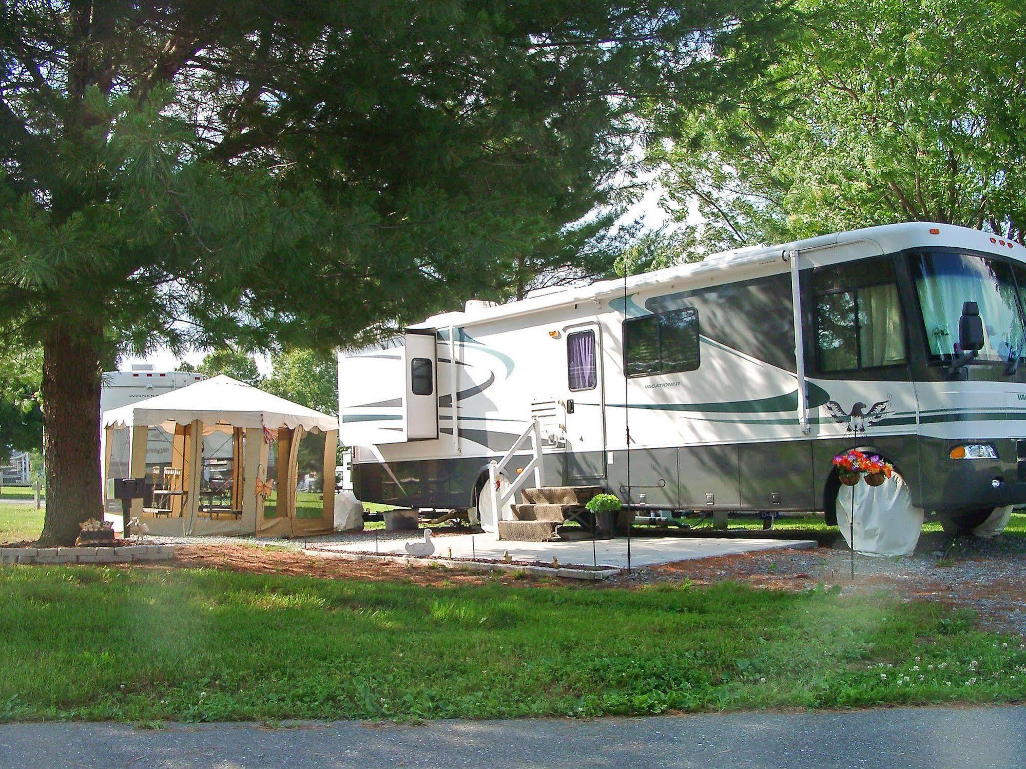 Circle M Rv & Camping Resort - Caravan Park Millersville Buitenkant foto
