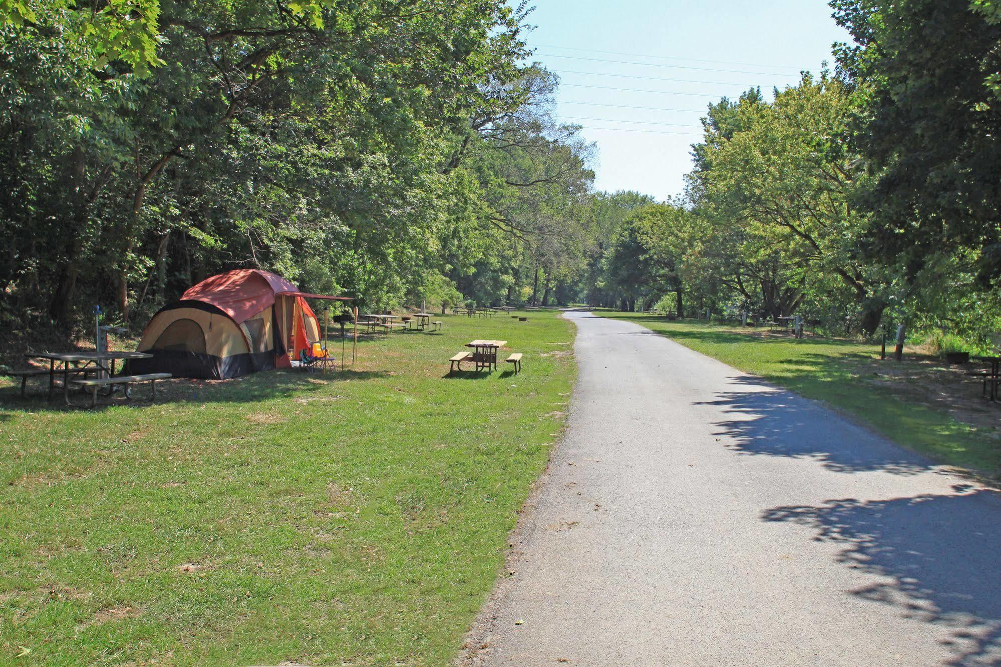 Circle M Rv & Camping Resort - Caravan Park Millersville Buitenkant foto